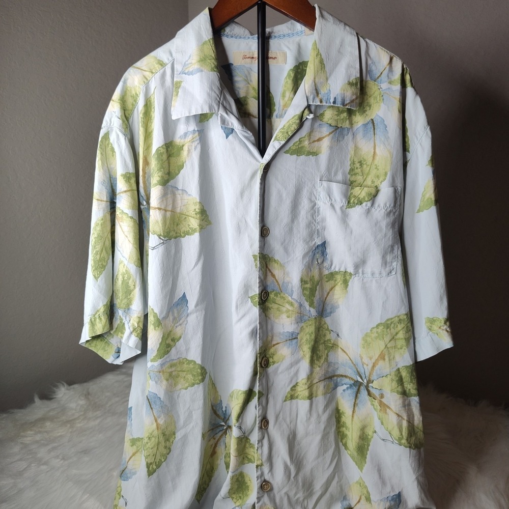 Tommy Bahama Camp Shirt Mens L Light Blue Silk Tropical Leaf Short Sleeve Button